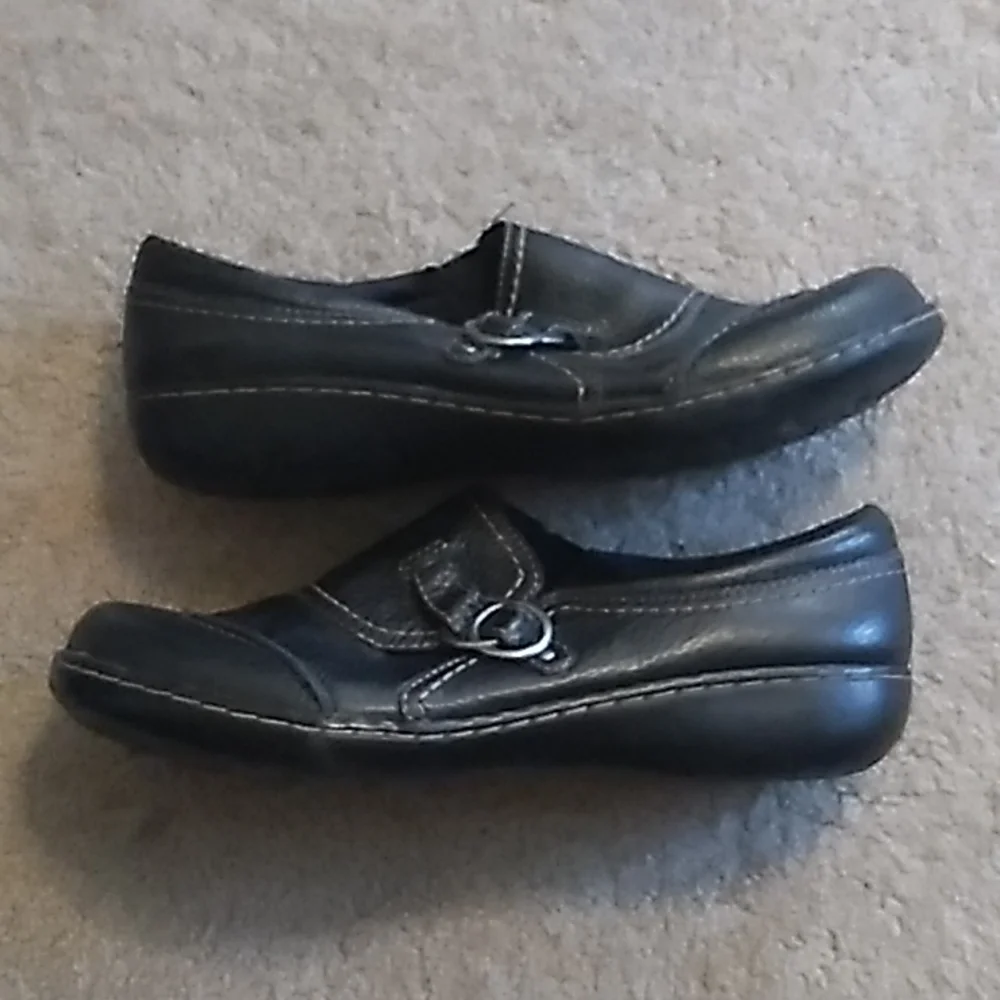 Women's Black Clarks Shoes, Size 7.5 - Picture 5 of 7